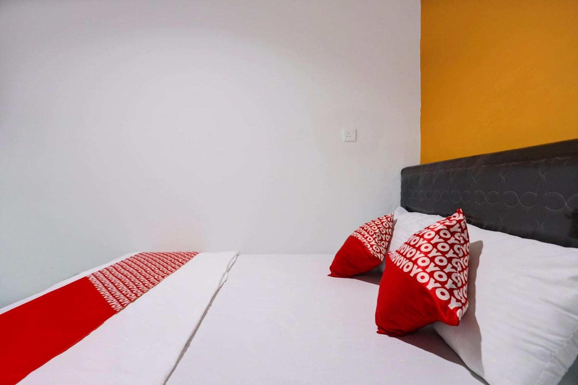Super Oyo Capital O 93076 Batam Backpacker Guesthouse 2 Pembunuh Exterior photo